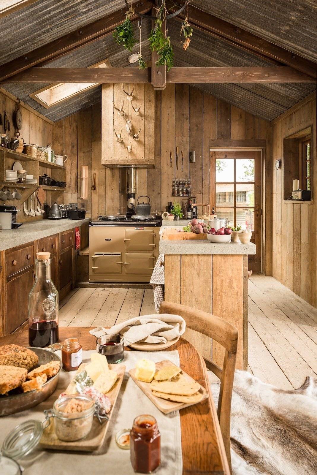 Деревенский интерьер (60 фото): красивое оформление кухни и комнат