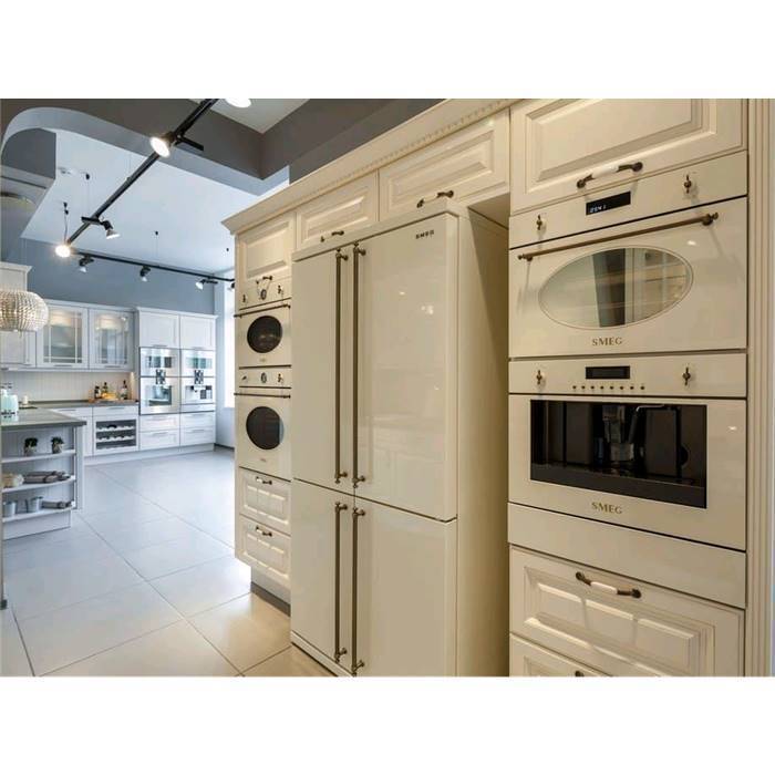 Холодильник в интерьере кухни: размещение, примеры в 50 фото