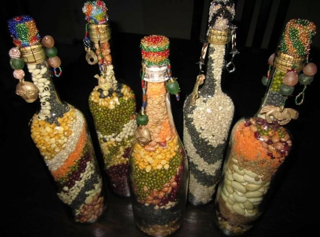 Бутылки в интерьере: идеи декора для творчества