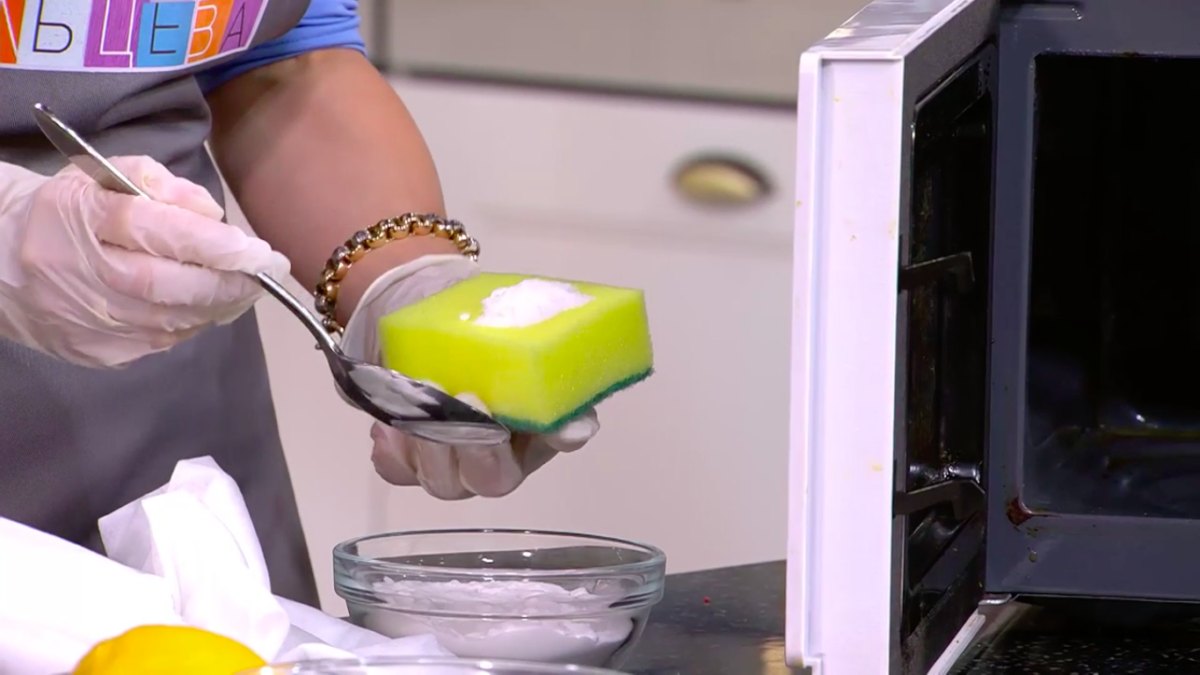 Как очистить микроволновку с помощью соды: быстрые способы чистки свч-печи внутри от жира в домашних условиях, альтернативные средства