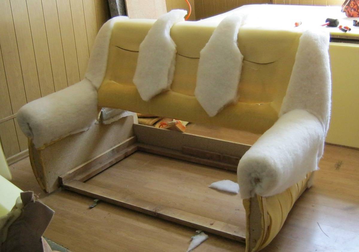 Реставрация мягкой мебели своими руками: инструкции и фото