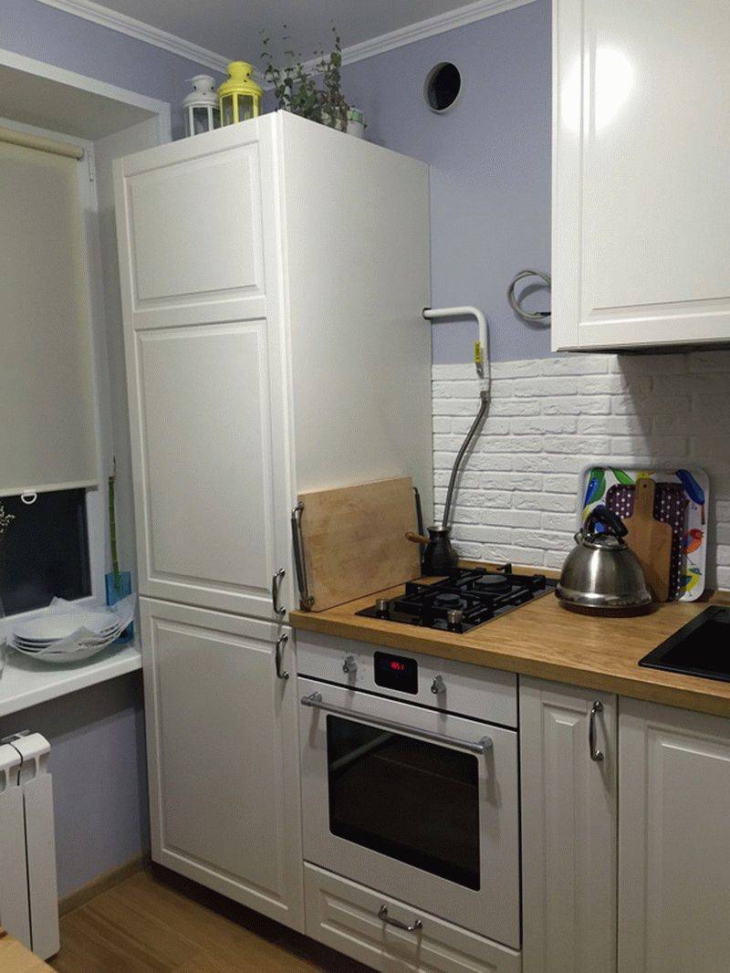 Можно ли ставить холодильник рядом с газовой плитой на кухне: какое минимальное расстояние должно быть