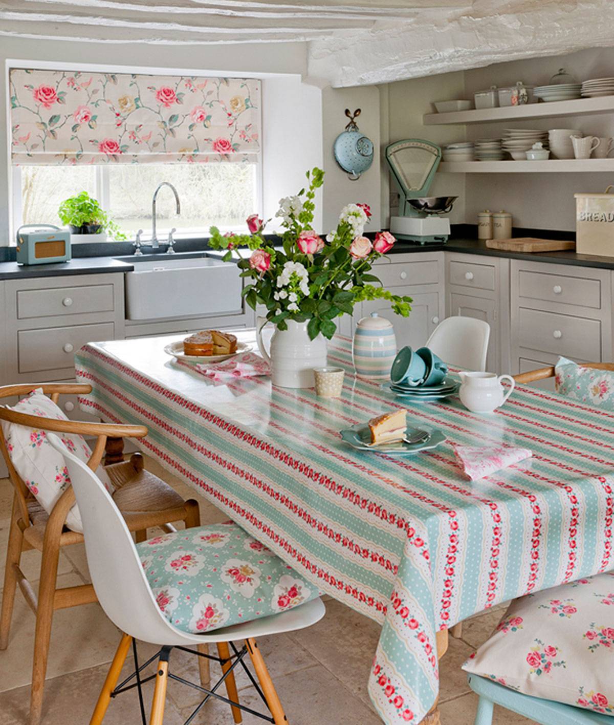 Красивые кухни - идеи простого украшения и стильного оформления кухонь (115 фото)
