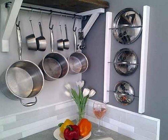 Как хранить крышки от кастрюль и сковородок на кухне: идеи и советы