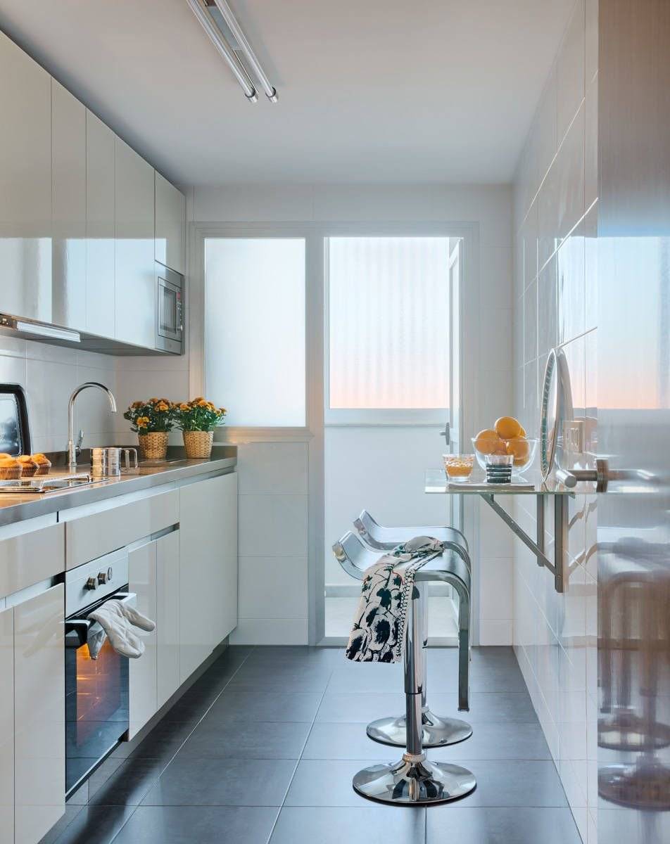 Дизайн узкой кухни: длинная кухня с окном, интерьер и планировка, идеи для очень узкой с балконом, ремонт гостинной, как разместить мебель