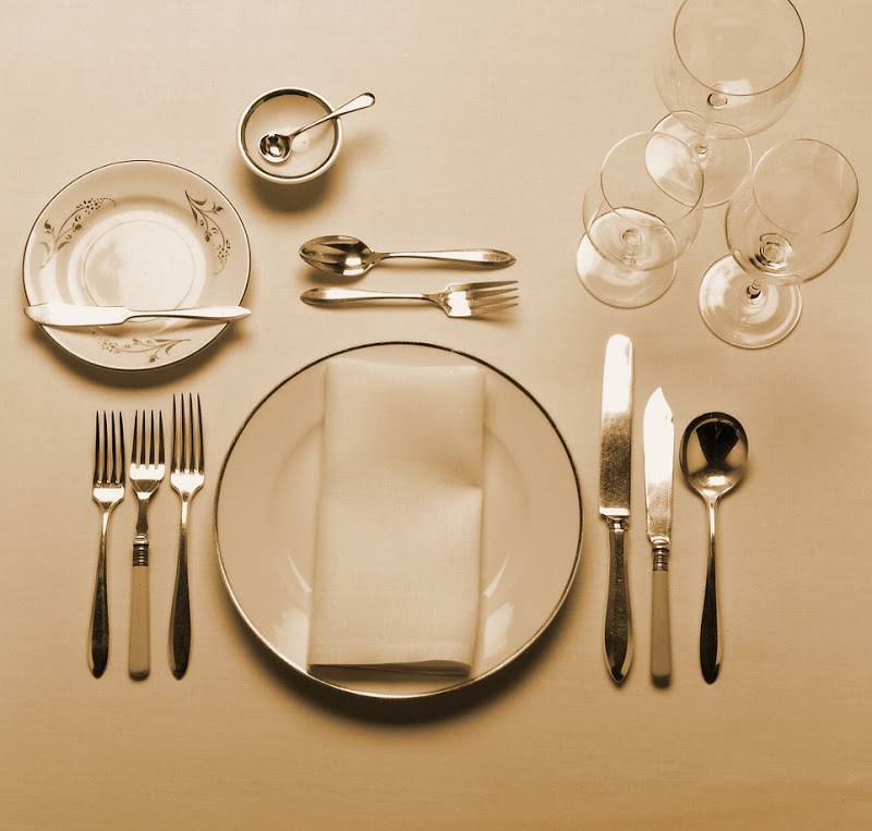 Сервировка стола к ужину — какой она должна быть, чтобы было съедено всё