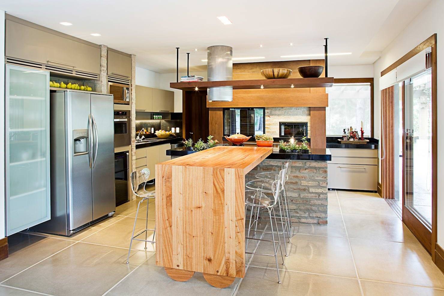 Угловая кухня - 100 фото лучших идей для планировки и дизайна кухни