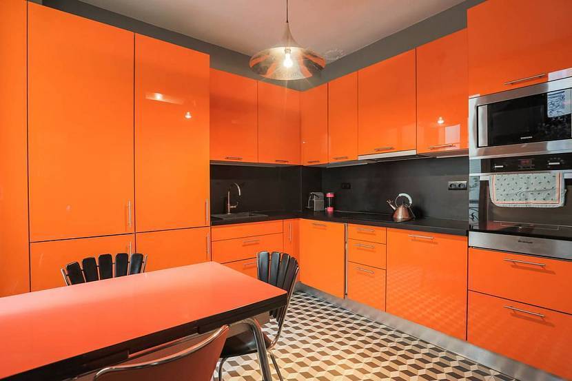 Оранжевая кухня: реальные фото красивого дизайна и сочетания оранжевых оттенков в интерьере кухни