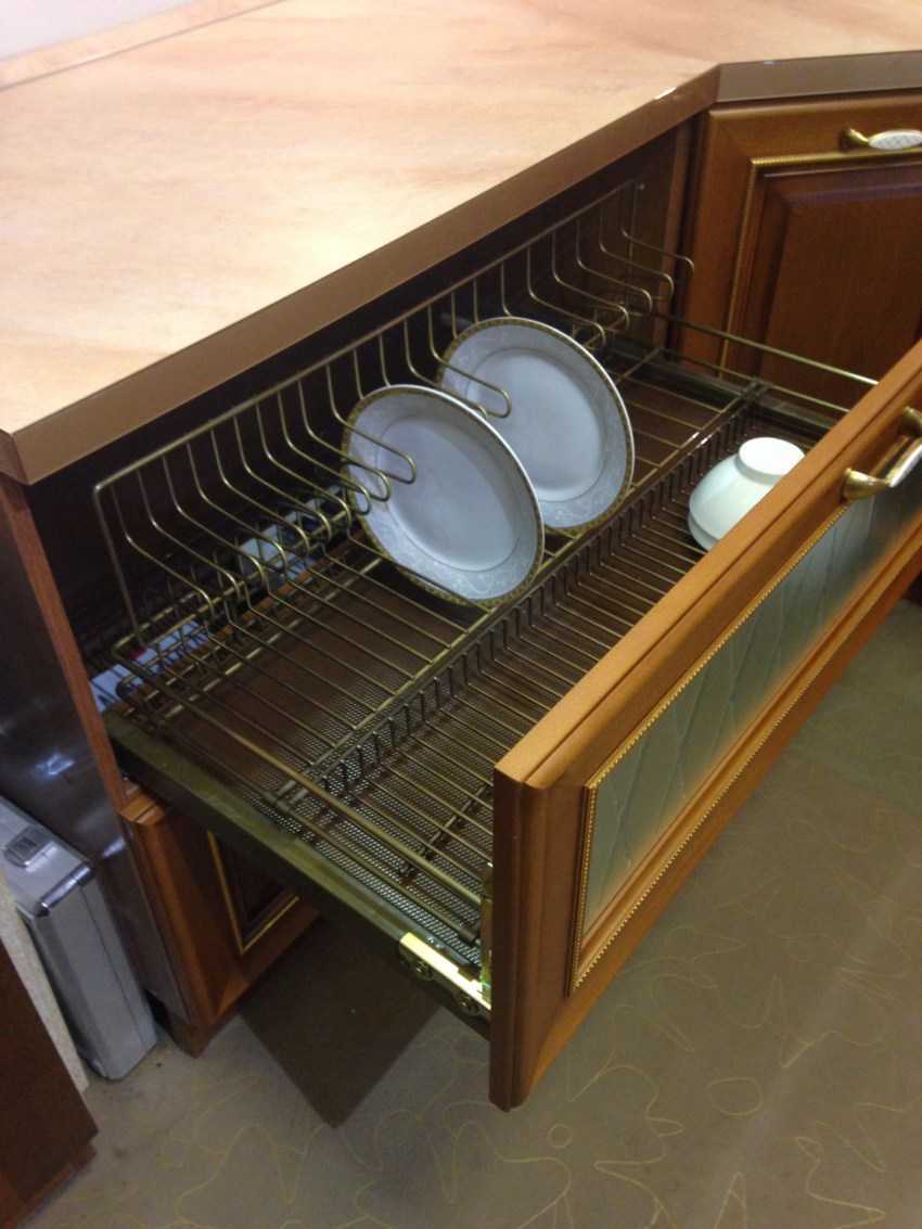 Мебельная фурнитура: комплектующие аксессуары для кухонных шкафов, как выбрать детали для сборки столешницы для кухни, виды и производители