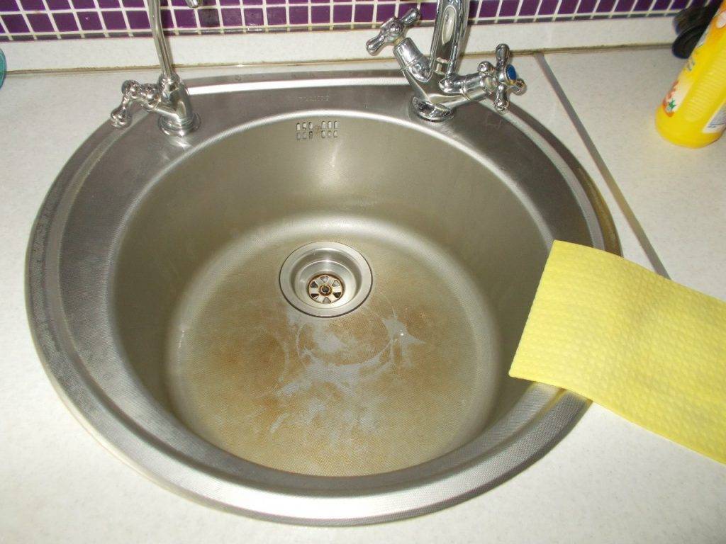 Средство для чистки посуды из нержавеющей стали: чем можно чистить и мыть внутри и снаружи, что нельзя делать и почему?