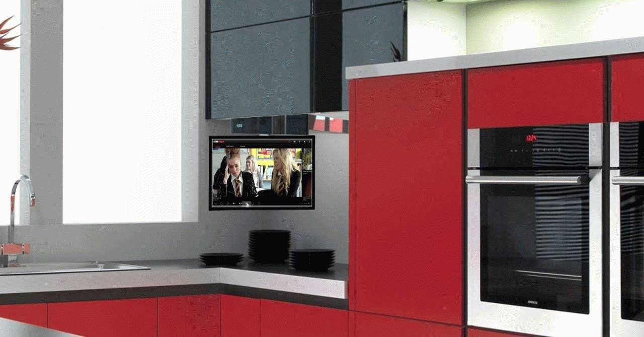 4 способа удачного размещения телевизора на кухне