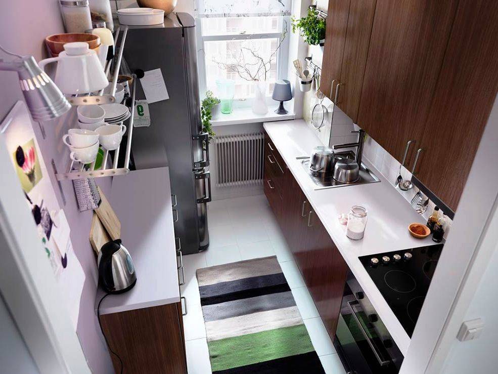 Удачный дизайн узкой кухни начинается с правильно выбранной мебели