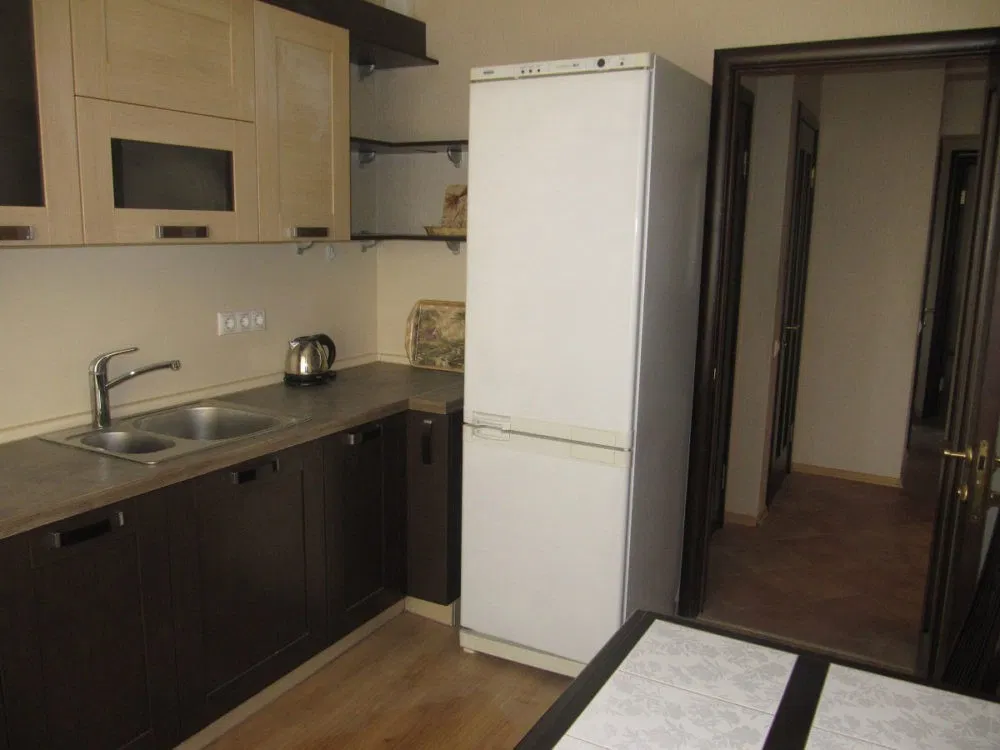 Куда поставить холодильник: 6 мест размещения, если у вас маленькая кухня