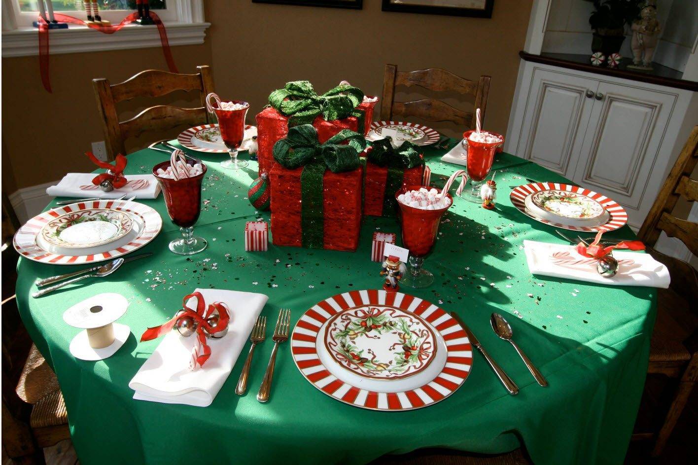 ???? украшение новогоднего стола: тонкости сервировки и особенности декора