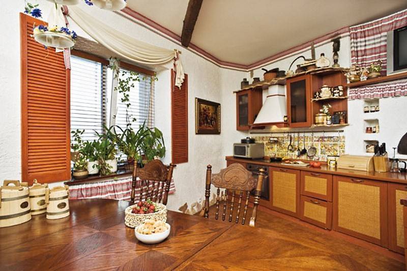 Кухня в деревенском стиле, характерные черты и особенности, на что обратить внимание при оформлении интерьера - 36 фото