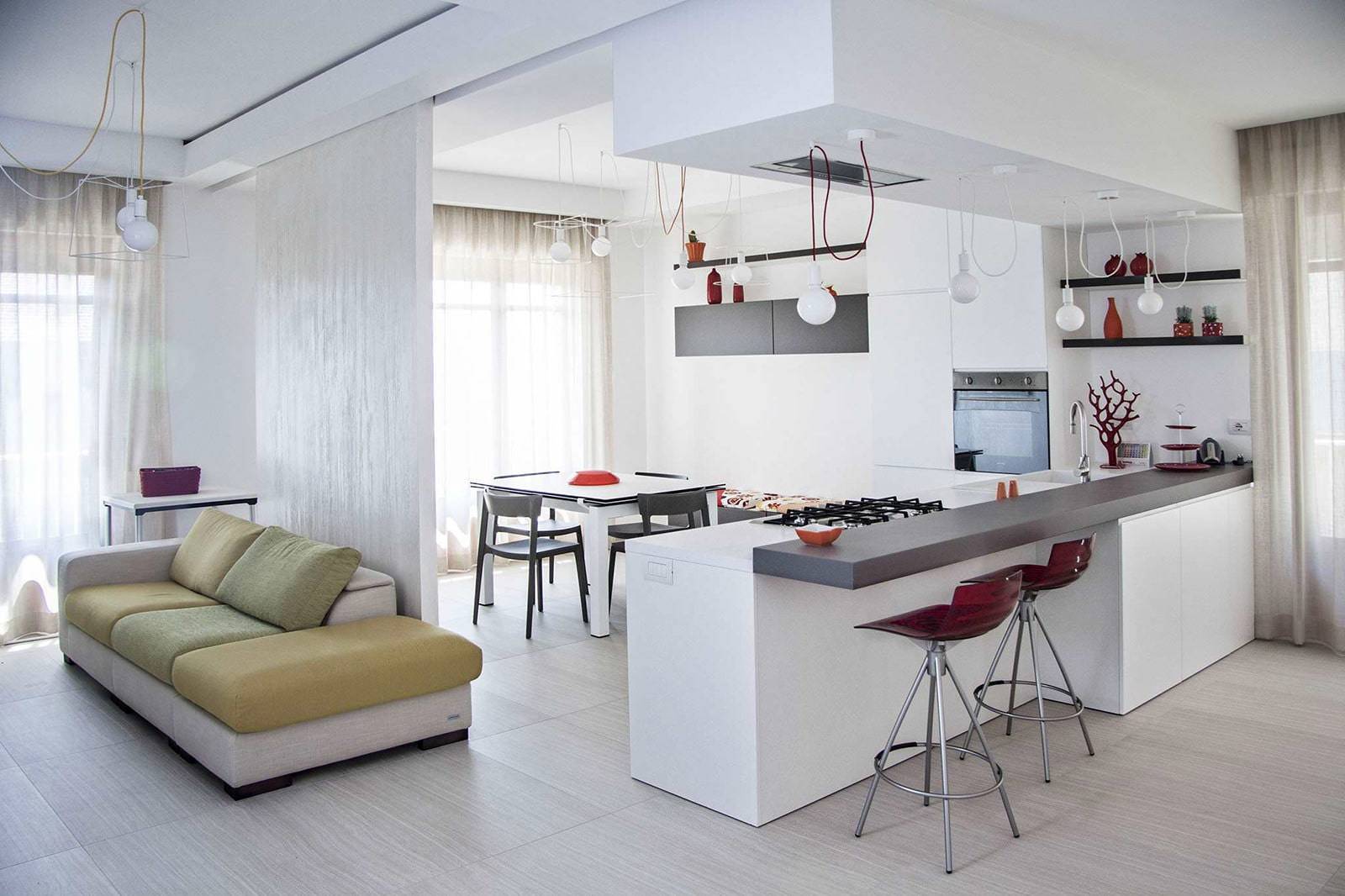 Кухня в квартире-студии: 5 важных моментов планировки и дизайна интерьера