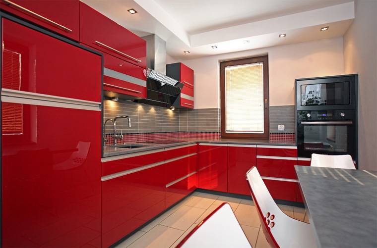 Дизайн красной кухни: фотогалерея с реальными фото примерами