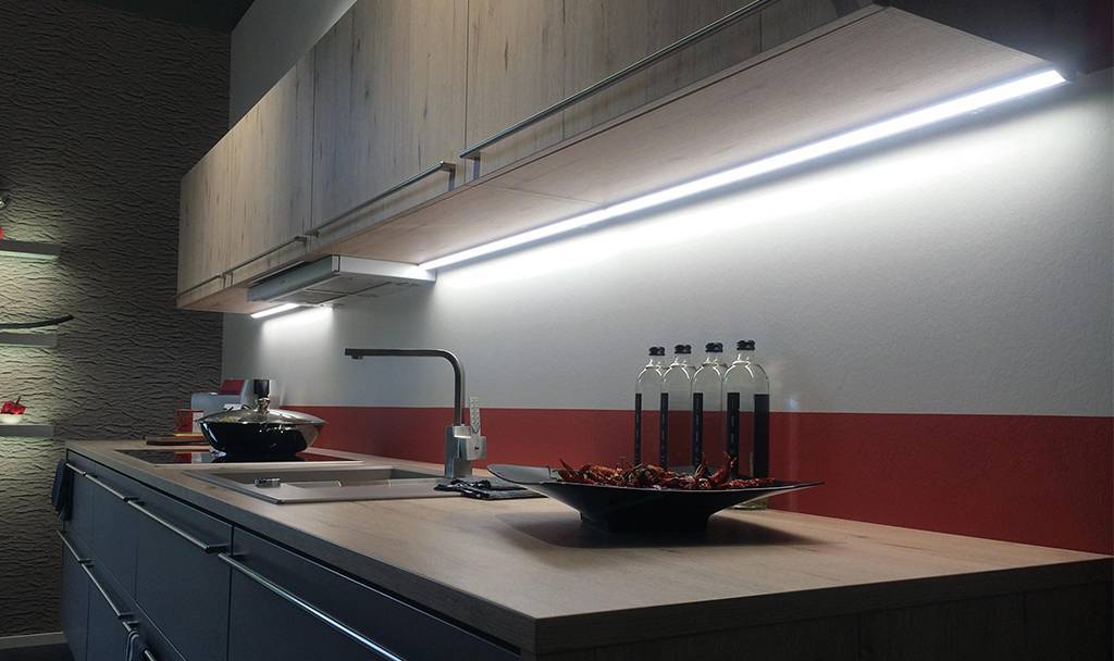 Светильники для кухни над рабочей поверхностью: основные требования, виды и размещение