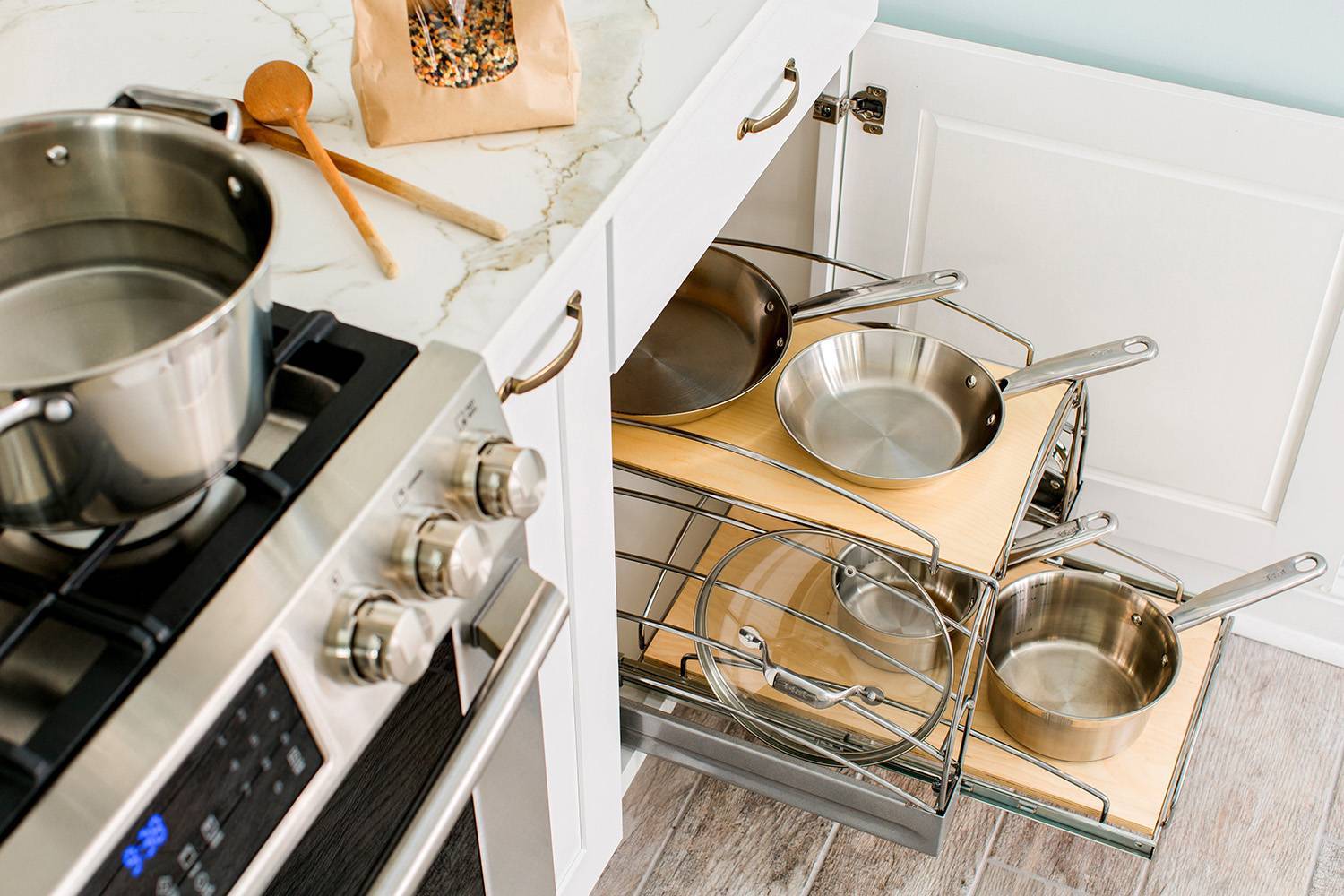 Как хранить крышки от кастрюль и сковородок: 12 практичных способов + 50 фото идей