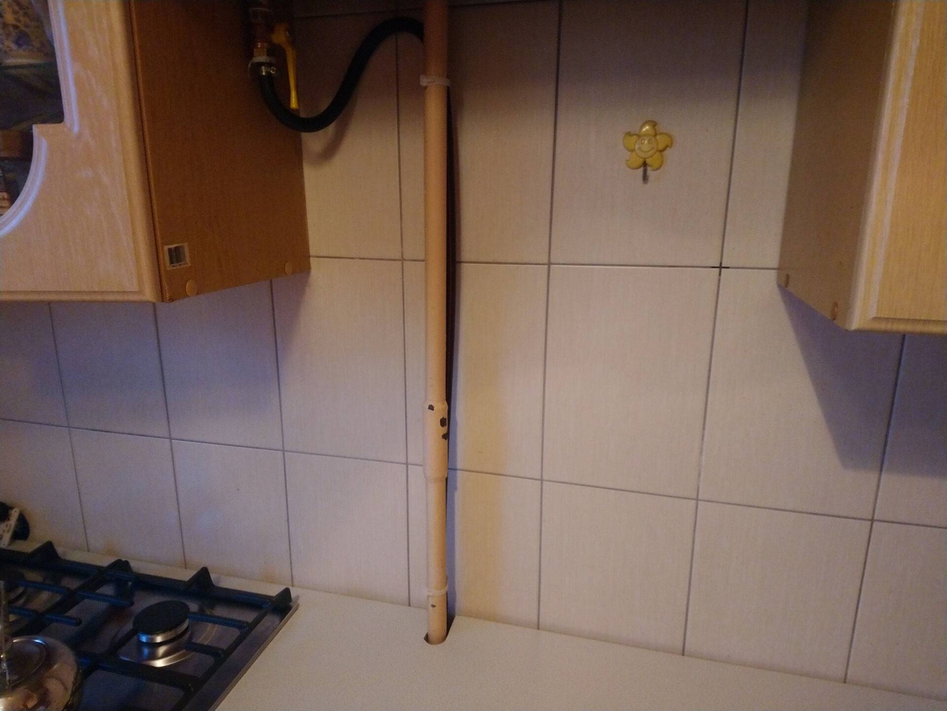 Как спрятать газовые трубы на кухне: при ремонте, в панельном доме, в хрущевке, идеи для квартиры, фото