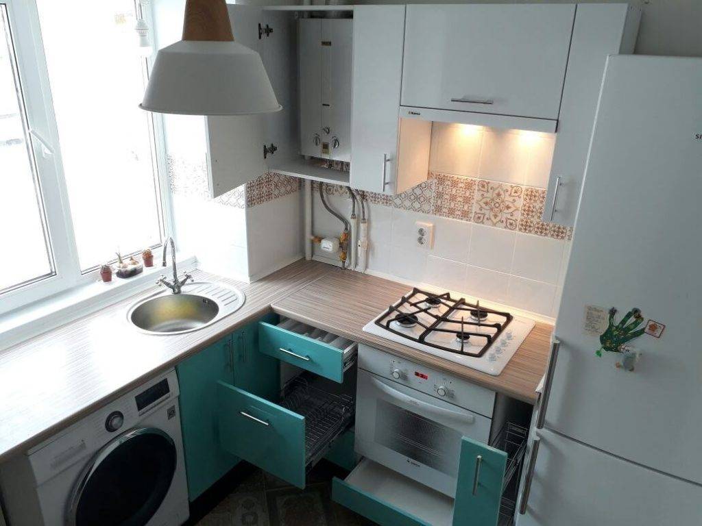 Кухня в хрущевке 6 кв м: дизайн с холодильником, фото